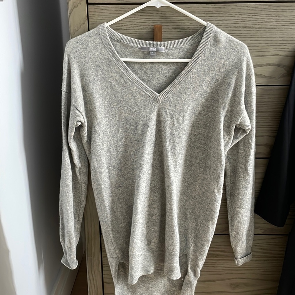 Uniqlo cashmere v neck
